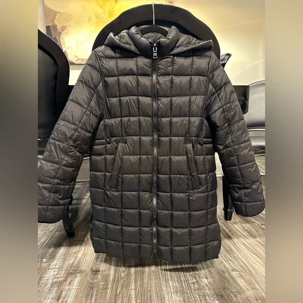 Zara Kids black Hooded Puffer Coat Size 13-14, only worn a few times